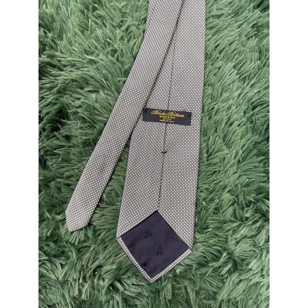 Brooks Brothers Makers All Silk Gray Blue Geometric Pattern Necktie Made in USA